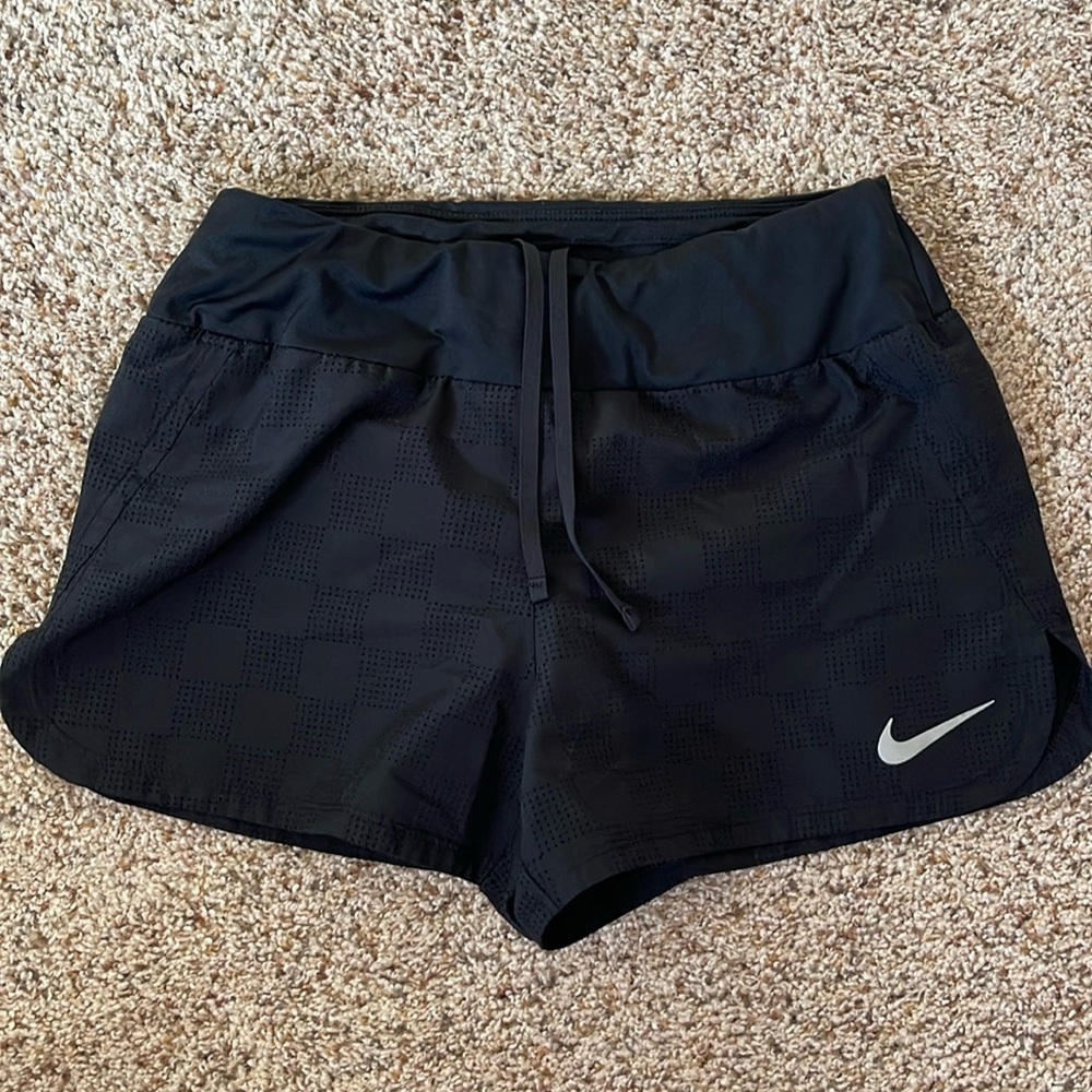 Nike dry fit women’s shorts - Picture 1 of 5